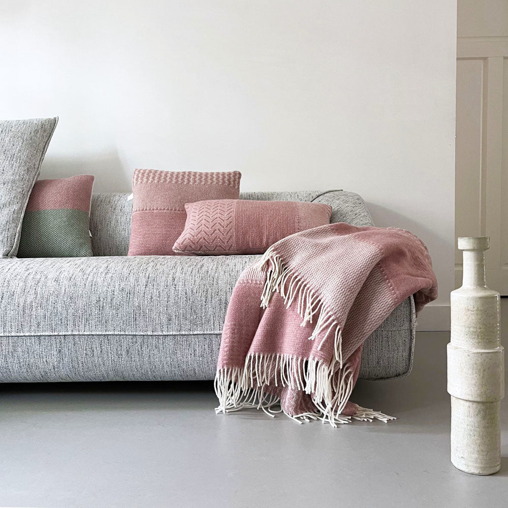 Malagoon Uptown throw - pink - 140x200cm 100% wool