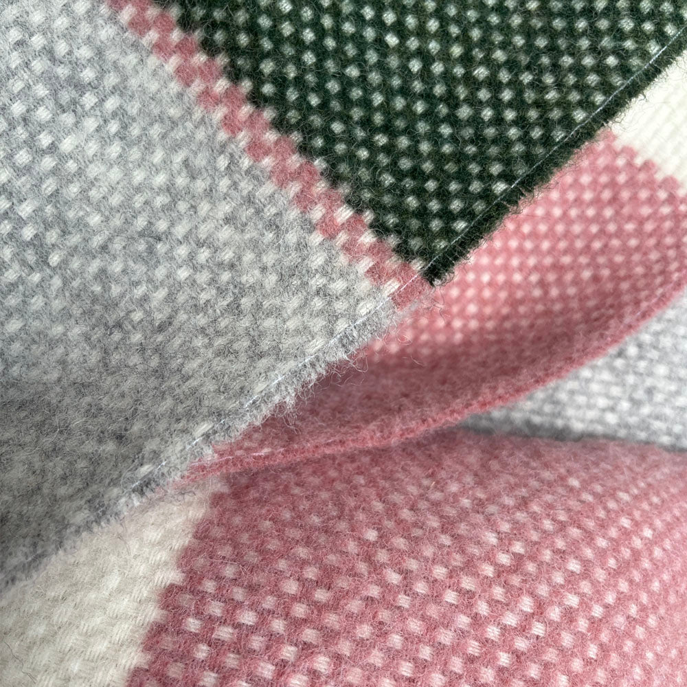Malagoon throw Festivity - misty pink - 140x200cm 100% wool
